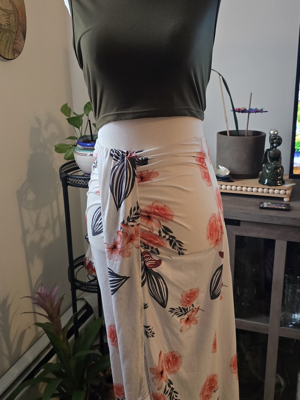 SHEIN Green White Maxi Skirt with Coral Floral and Black Leaf Print